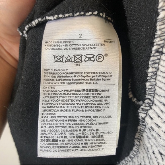 Banana Republic White Black Marled
Knit Drop Waist Ruffle Shift Dress - Picture 8 of 9